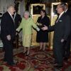 Sir Donald Sinden a fait la joie de sa présence à la reine Elizabeth II et au duc d'Edimbourg, qui donnaient le 14 février 2012 une réception à Buckingham Palace suite à la représentation d'une pièce hommage à Charles Dickens au Guildhall de Londres.