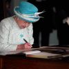 La reine Elizabeth II en visite à Kings Lynn dans le Norfolk, le 6 février 2012, jour des 60 ans de son accession au trône britannique.