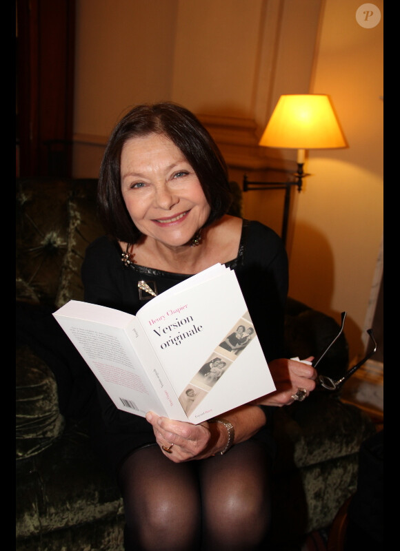 Macha Méril célèbre la sortie  du livre Version originale de Henry Chapier, à Paris le 15 février  2012.