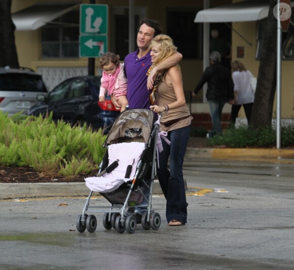 Carlos Moya, sa femme Carolina Cerezuela et leur fille Carla à Miami le 14 février 2012