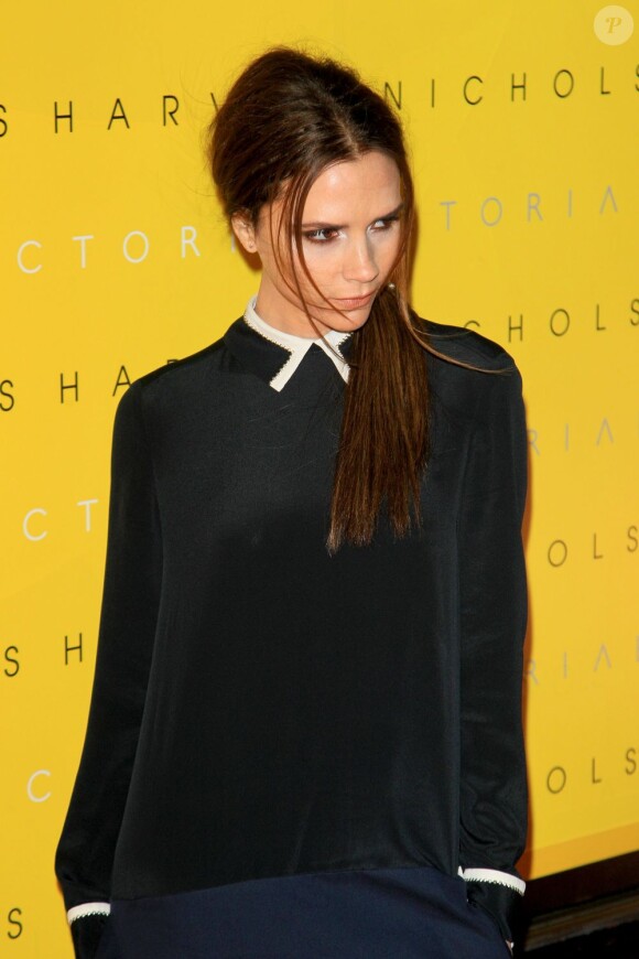 Victoria Beckham, de retour dans son royaume pour le lancement de sa nouvelle collection chez Harvey Nichols. Londres, le 17 février 2012.