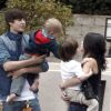 Justin Bieber et Selena Gomez, à Malibu, le samedi 18 février, en compagnie d'enfants de la famille de Justin.