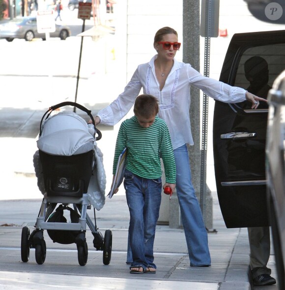 Kate Hudson et ses deux fils, Ryder et Bingham, à Los Angeles le 19 février 2012