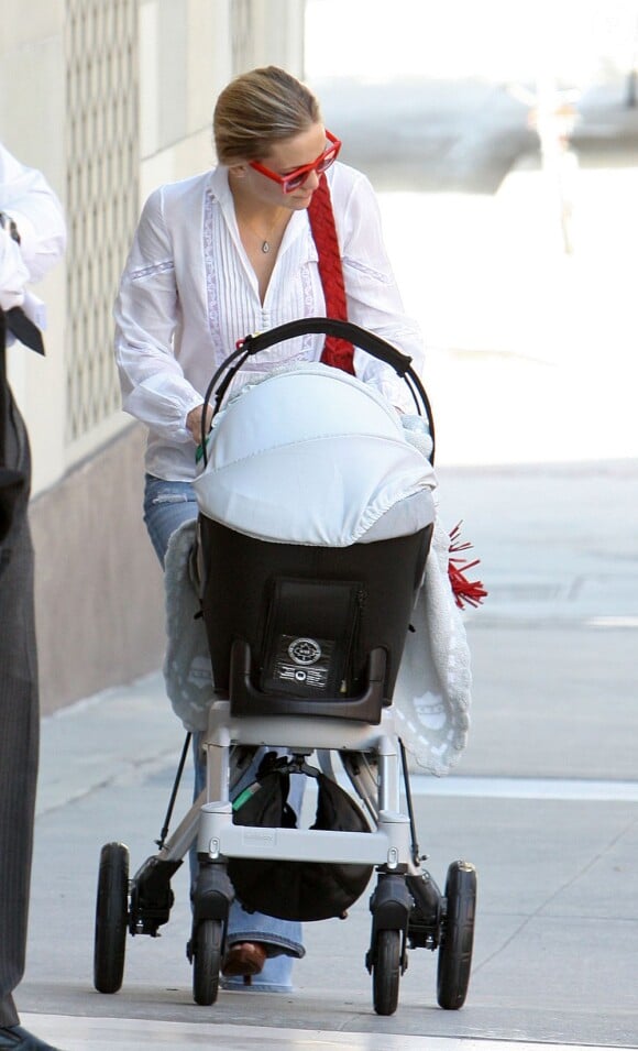Kate Hudson et ses deux fils, Ryder et Bingham, à LA le 19 février 2012