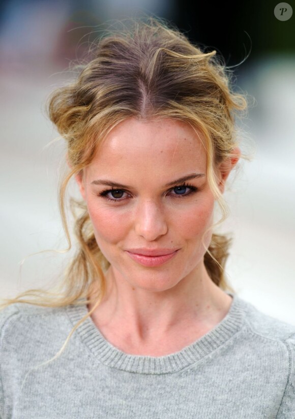 Kate Bosworth au défilé Burberry Prorsum à Londres, le 20 février 2012.