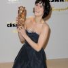 Clotile Hesme, meilleur espoir féminin, a dévoilé ses gambettes lors de la 37ème cérémonie des César, le 24 février 2012