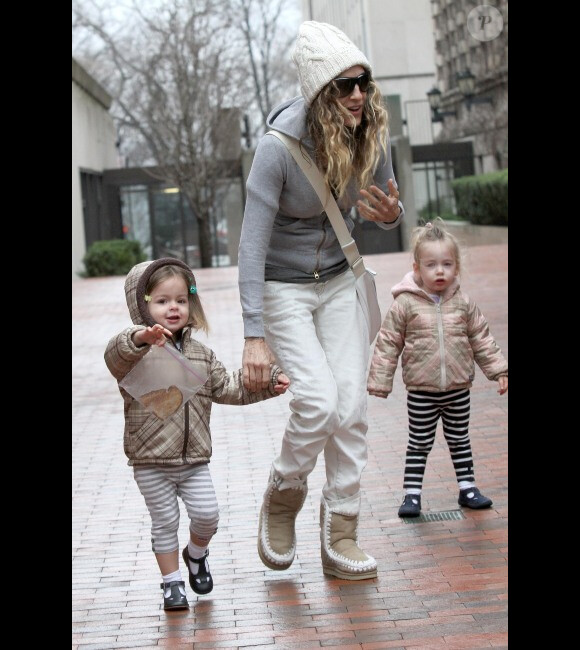 Sarah Jessica Parker et ses jumelles Tabitha et Marion le 24 février 2012 à New York
