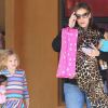Jennifer Garner et sa fille Violet sont allées acheter des poupées, à Los Angeles, le 24 février 2012
