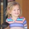 Jennifer Garner et sa fille Violet, toujours heureuse, sont allées acheter des poupées, à Los Angeles, le 24 février 2012