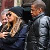 Beyoncé Knowles et Jay-Z étaient de sortie avec leur bébé d'un mois et demi, Blue Ivy Carter, dans West Village à New York pour un déjeuner en famille chez Sant Ambroeus. La première sortie publique de Blue Ivy...