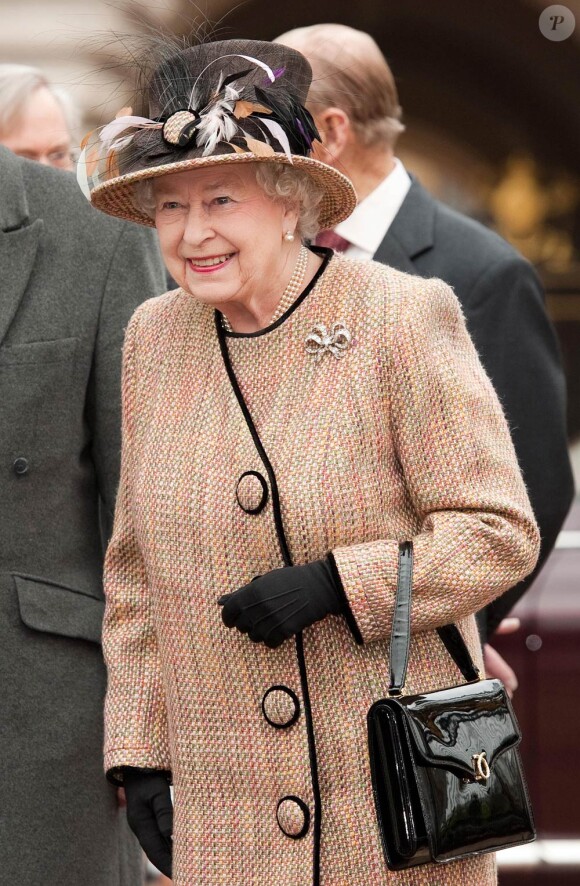 La reine Elizabeth II inaugurait le 29 février 2012, devant les grilles de Buckingham Palace et en compagnie de son époux le duc d'Edimbourg, la dernière des 542 plaques du Jubilee Greenway reliant le palais royal au village olympique et autres lieux de Londres.