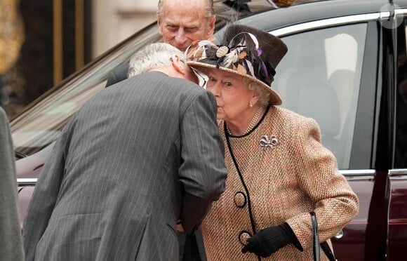La reine Elizabeth II inaugurait le 29 février 2012, devant les grilles de Buckingham Palace et en compagnie de son époux le duc d'Edimbourg, la dernière des 542 plaques du Jubilee Greenway reliant le palais royal au village olympique et autres lieux de Londres.