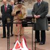 La reine Elizabeth II dévoilait le 29 février 2012, devant les grilles de Buckingham Palace et en compagnie de son époux le duc d'Edimbourg, la dernière des 542 plaques du Jubilee Greenway reliant le palais royal au village olympique et autres lieux de Londres.