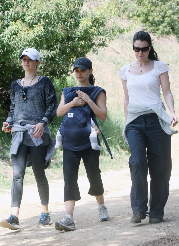 Natalie Portman en balade avec son fils Aleph sur les collines Hollywood, à Los Feliz, Los Angeles, le 1er mars 2012.