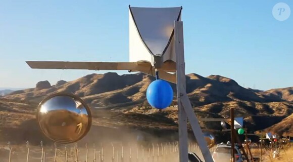 La créativité du groupe OK Go ne connaît pas de limites : le single Needing/Getting a servi à un clip impressionnant dans lequel une Chevrolet Sonic aménagée joue le morceau au moyen d'instruments alignés le long d'un circuit.