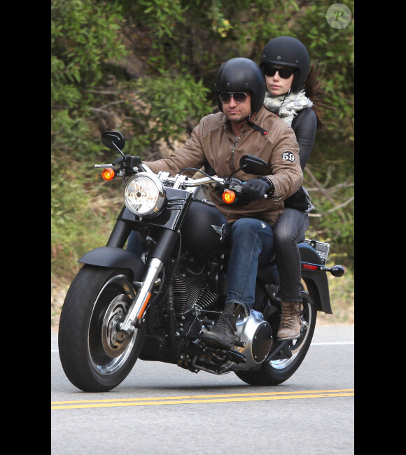 Gerard Butler et Jessica Biel en balade à moto, à Malibu le 2 juin 2011.