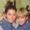 Jessica Biel et David Gallagher, son partenaire de jeu dans la série 7 À la Maison, à Los Angeles le 7 décembre 1998.