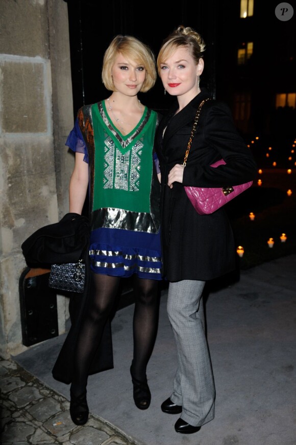 Les actrices Déborah François et Julie Judd se rendent à la soirée Dior Joaillerie à Paris, le 4 mars 2012.