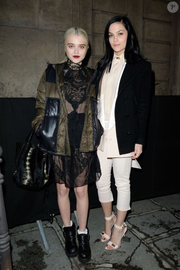 Sky Ferreira et Leigh Lezark lors de la soirée Dior Joaillerie à Paris, le 4 mars 2012.