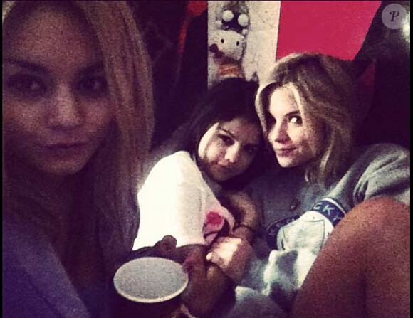 Vanessa Hudgens, Selena Gomez et Ashley Benson - photo Twitter.