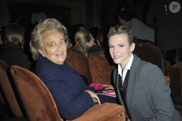 Bernadette Chirac et Lorie lors de la Générale de la pièce Harold et Maude, au théâtre Antoine, le 5 mars 2012. 