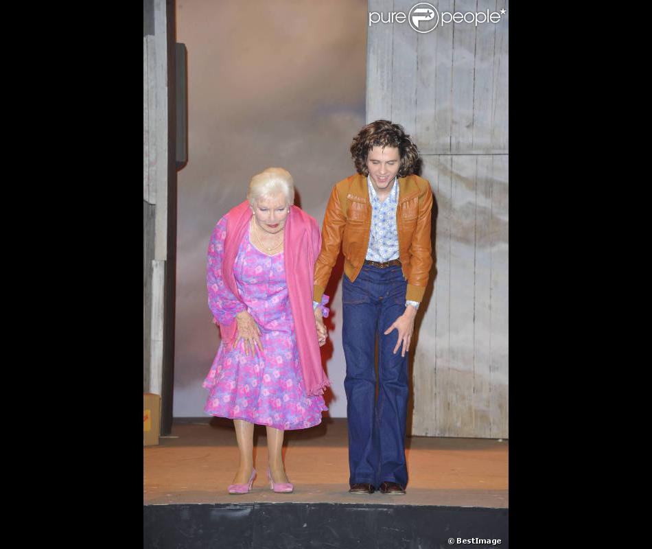 Line Renaud Et Thomas Soliveres Lors De La Generale De La Piece Harold Et Maude Au Theatre Antoine Le 5 Mars 2012 Purepeople