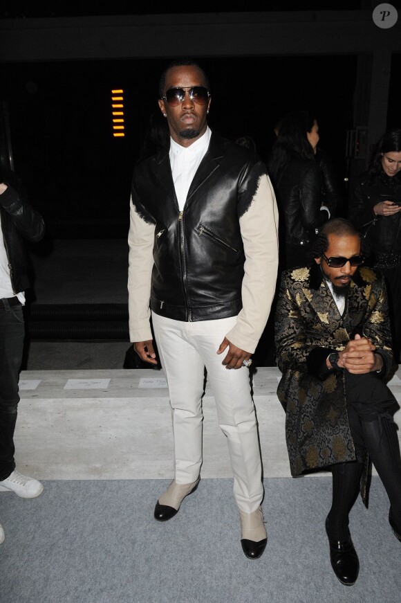 Diddy, confortablement installé en frontrow pour le défilé Kanye West à la Halle Freyssinet. Paris, le 6 mars 2012.