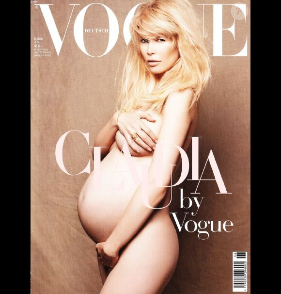 Claudia Schiffer en couverture du Vogue allemand de juin 2010.