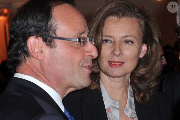 Valérie Trierweiler et François Hollande à Paris, le 8 février 2012.