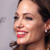 Angelina Jolie superbe lors d'un sommet pour les femmes le 8 mars 2012