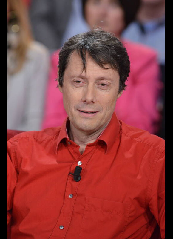 Antoine de Maximy sur le plateau de Vivement dimanche, le 8 mars 2012 - diffusion le 11 mars.