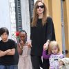 Angelina Jolie se promène dans les rues de la Nouvelle-Orléans avec Zahara, Pax et Vivienne, le 11 mars 2012.