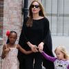 Angelina Jolie se promène dans les rues de la Nouvelle-Orléans avec Zahara, Pax et Vivienne (le 11 mars 2012).