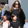 Angelina Jolie se promène dans les rues de la Nouvelle-Orléans avec Zahara, Pax et Vivienne, le 11 mars 2012.