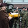 La reine Beatrix inaugurait le 7 mars 2012 à la base de l'armée de l'air de Soesterberg une nouvelle caserne pour les unités de déminage.
Après la tragédie familiale qui a frappé la famille royale des Pays-Bas en février 2012 (le prince Friso, victime d'une avalanche, est tombé dans le coma), il a fallu se remettre au travail...