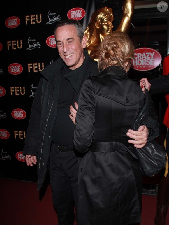 Thierry Ardisson et Audrey Crespo-Mara à la première VIP de la revue Feu au Crazy Horse, à Paris, le 12 mars 2012.