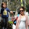 Alessandra Ambrosio, dans les rues de Los Angeles, dépose sa fille Anja à l'école. Le 15 mars 2012