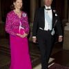 Le roi Carl XVI Gustaf de Suède et la reine Silvia recevaient quelque 150 invités à dîner le 15 mars 2012 au palais royal, à Stockholm, pour le deuxième dîner officiel de l'année.
