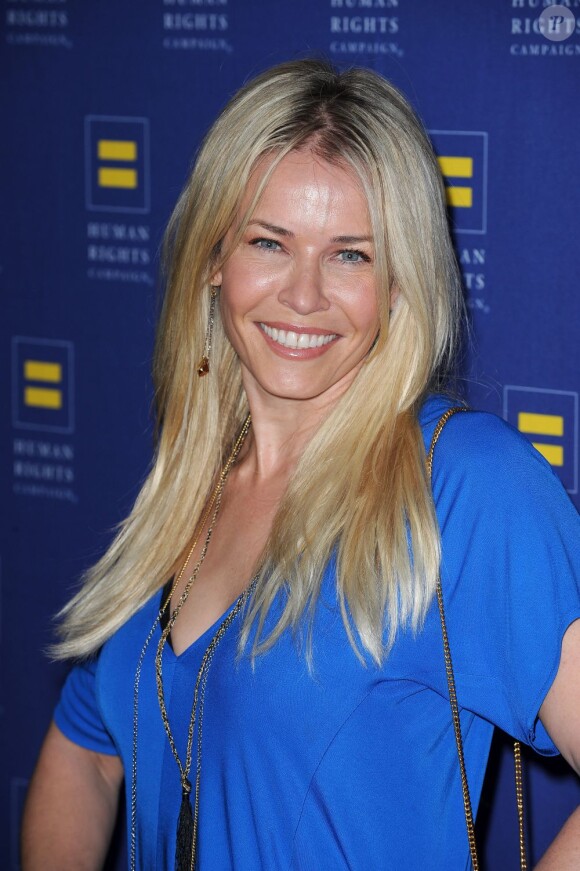 La souriante Chelsea Handler animait le gala de la fondation Human Rights Fondation à Los Angeles, le 17 mars 2012.