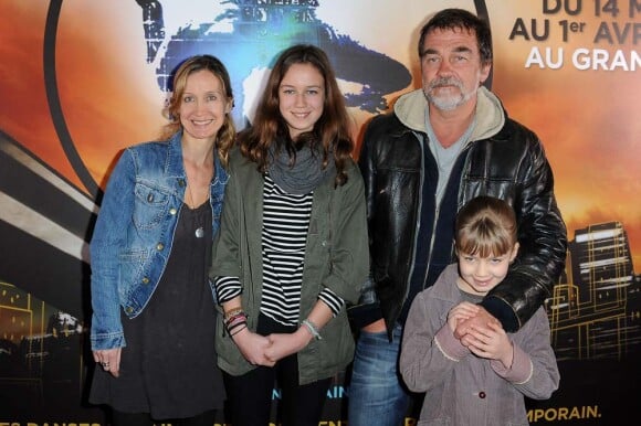 Olivier Marchal, sa femme Catherine et leur filles Ninon et Zoé à la générale du Cirque Eloize, à Paris, le 17 mars 2012.