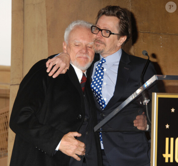 Malcolm McDowell a reçu une étoile sur le Hollywood Walk of Fame aux côtés de Gary Oldman, le 16 mars 2012 à Los Angeles.