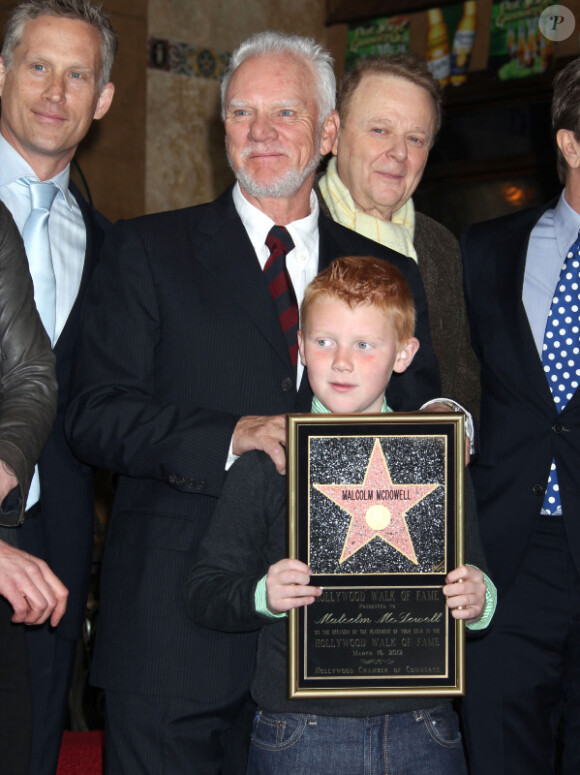 Malcolm McDowell a reçu une étoile sur le Hollywood Walk of Fame avec son fils Beckett, le 16 mars 2012 à Los Angeles.