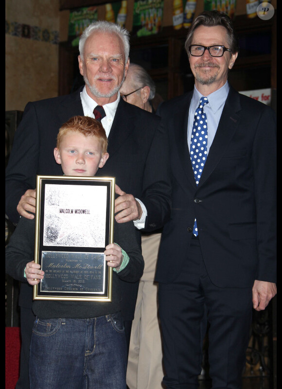 Malcolm McDowell a reçu une étoile sur le Hollywood Walk of Fame avec son fils Beckett et Gary Oldman, le 16 mars 2012 à Los Angeles.