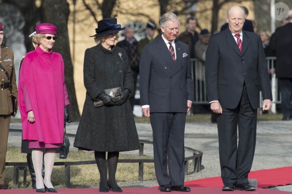 Dépôt de gerbes avec le couple royal de Norvège à la forteresse d'Asker.
Le prince Charles et son épouse Camilla Parker Bowles effectuent fin mars 2012 une tournée en Scandinavie en représentation de la reine Elizabeth II pour son jubilé de diamant. Première étape : la Norvège, du 20 au 22 mars 2012.