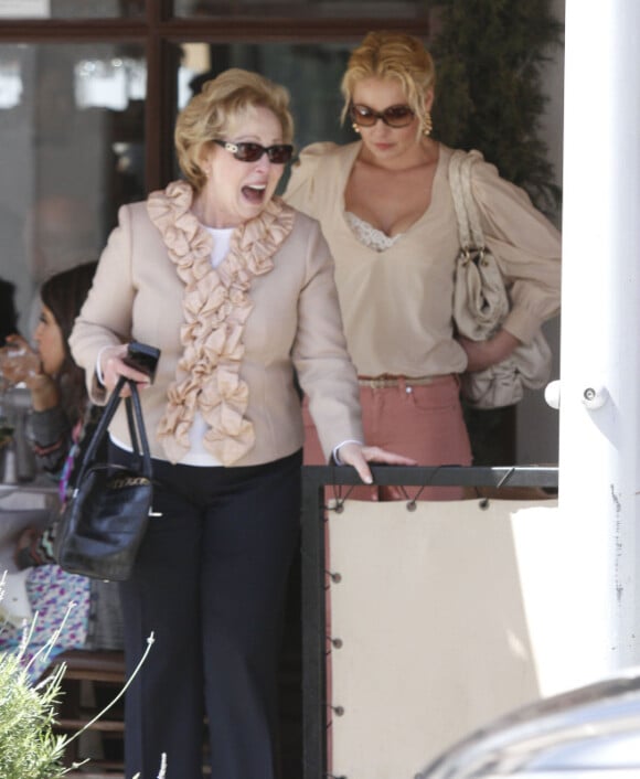 Katherine Heigl et sa mère déjeunent à Los Angeles, le 21 mars 2012