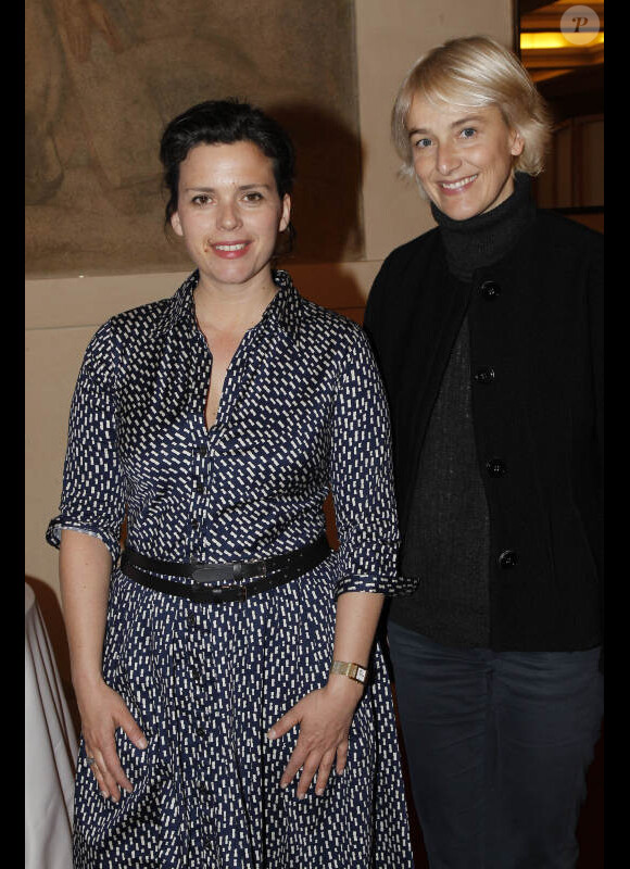 Karine Blouet, présidente de Paris Première et Vanessa Bruno lors de la dernière du spectacle 6000 miles away de Sylvie Guillem au théâtre des Champs-Élysées à Paris, le 22 mars 2012