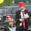 Gwen Stefani part chercher ses enfants Kingston et Zuma à l'école, avant de se rendre dans un supermarché avec eux, le vendredi 23 mars à Los Angeles.