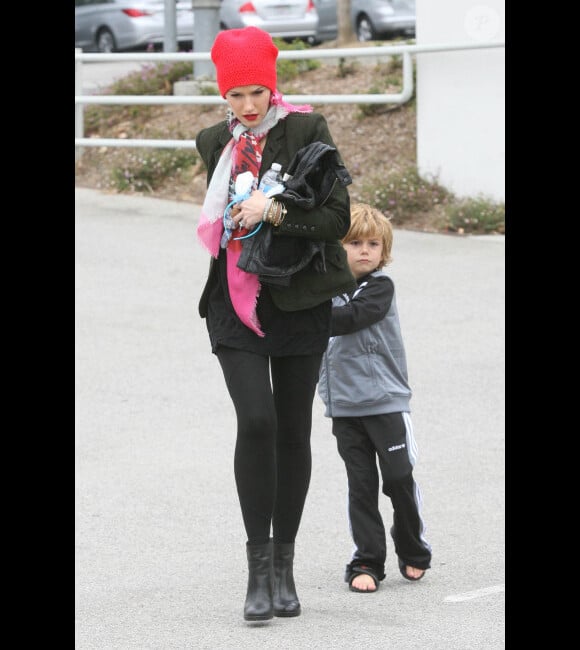Gwen Stefani en compagnie de ses enfants Kingston et Zuma, avant de se rendre dans un supermarché avec eux, le vendredi 23 mars à Los Angeles.