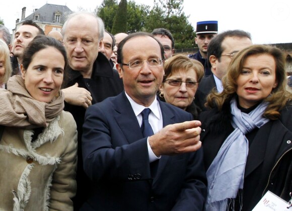 Mazarine Pingeot, François Hollande et Valérie Trierweiler à Jarnac, en janvier 2012