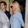 Rihanna sort d'un restaurant à Santa Monica le 24 mars 2012